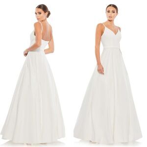 Mac Duggal NWT 48855 CLASSIC A-LINE V-NECK BALLGOWN in White Size 12